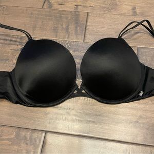 Victoria’s Secret Black Very Sexy Push-Up Bra size 32DD.